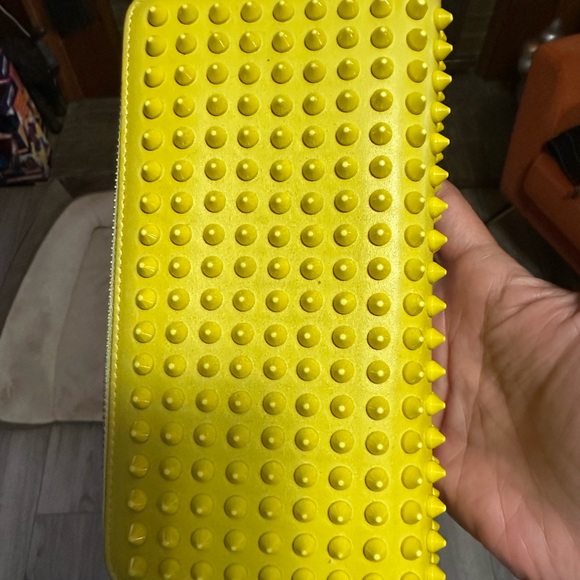 Christian Louboutin - Picture 5 of 12